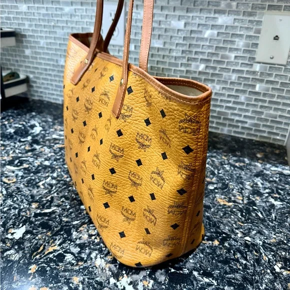 MCM Visetos Liz
Shopper Tote
Croc Embossed Limited edition - Picture 4 of 16